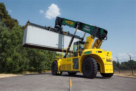 El Puerto De Valencia Recibe Su Primera Reachstacker Propulsada Por