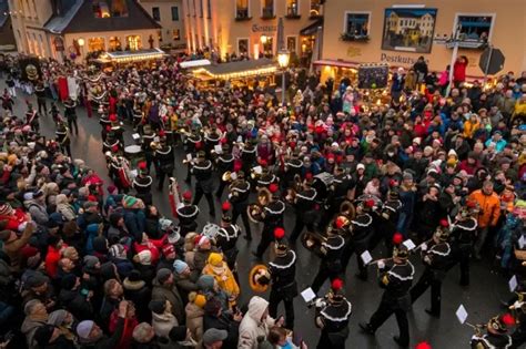 Weihnachtsmarkt In Seiffen Parken Ffnungszeiten Und Bergparade