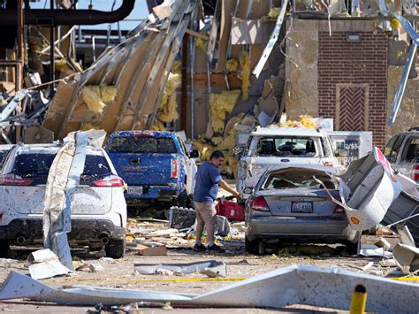 Fuertes Tormentas De Viento Arrasaron El Centro De Estados Unidos Y