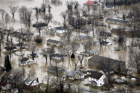 Mississippi flooding devastation revealed by aerial photographs | Daily ...