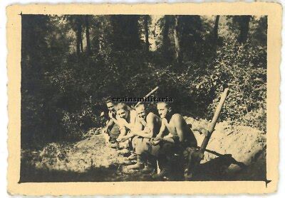 Orig Foto Halb Nackte Soldaten Auf D Donnerbalken Toilette Nude Akt Ebay