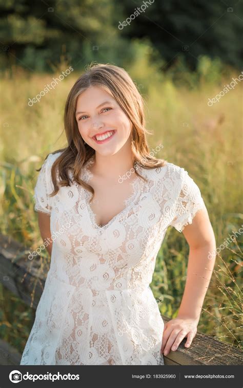 Caucasian High School Senior Girl Outside — Stock Photo © Mary981