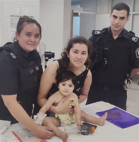 Policías Le Salvaron La Vida A Una Beba De Un Año