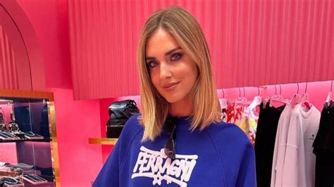 Chiara Ferragni Gli Abiti Del Suo Brand Finiscono Negli Outlet A