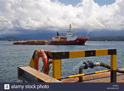 Oil Rig Supply Boats Hi Res Stock Photography And Images Alamy