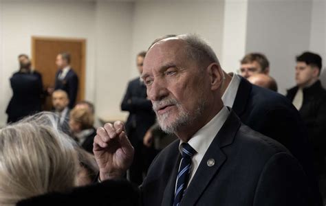 Macierewicz Sikorski Ma Du E Do Wiadczenie Pracy Dla Rosji