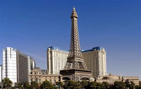 8 Replicas Of The Eiffel Tower Around The World Explanders