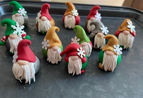 One Snowflake Christmas Gnome One Polymer Clay Gnome Etsy Nederland