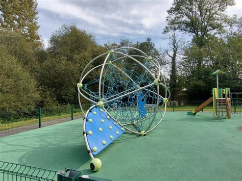 Aire De Jeux Pour Enfants Le Guerno Boulevard Des D Couvertes