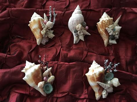 Seashell Christmas Ornaments I Love These Seashell Crafts Shell Crafts Seashell Christmas