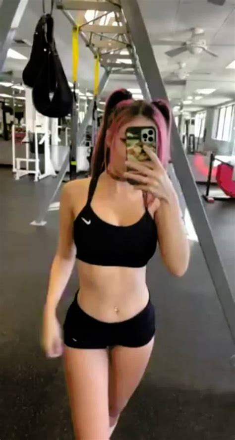 Tits In The Gym Scrolller