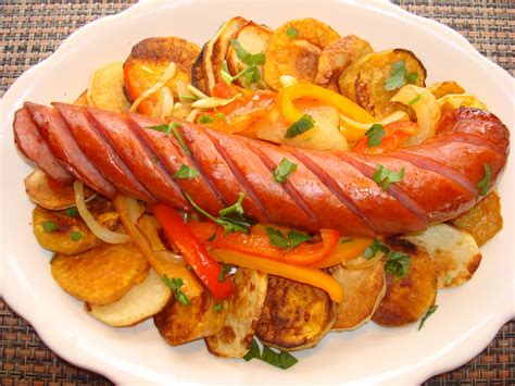 LA COCINA DEL POLLO: ROASTED KIELBASA SAUSAGE WITH POTATOES AND ONIONS