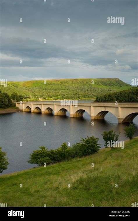 Ladybower Reservoir - Peak District National Park Stock Photo - Alamy