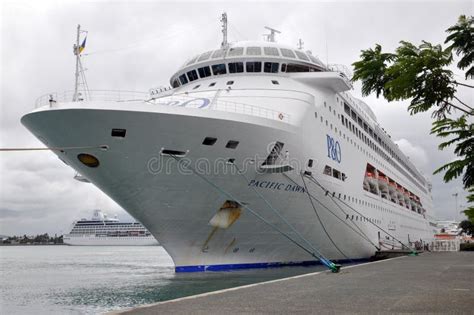 PACIFIC DAWN CRUISE SHIP - PIRAEUS Editorial Stock Photo - Image of dawn, tugboat: 200559803