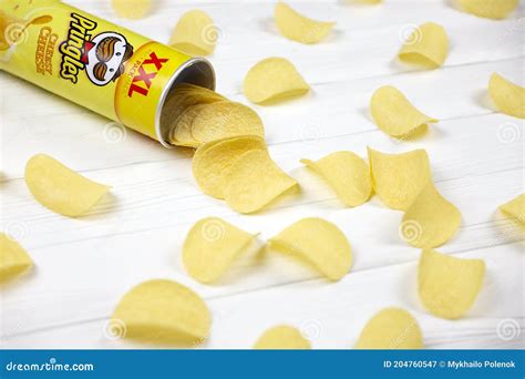 Pringles Cheesy Cheese Flavour Cardboard Tube Cans With Pringles