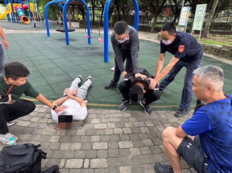 對峙畫面曝！台中警犬張牙追詐團 2少年車手嚇得跪地求饒 社會 中時新聞網