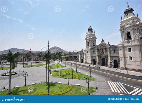 Catedral Basilica De Lima En Plaza Mayor Lima Peru Stock Foto Image