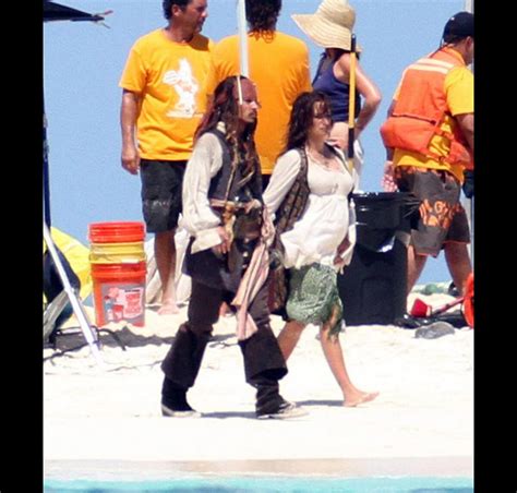 Photo Pen Lope Cruz Et Johnny Depp Sur Le Tournage De Pirates Des