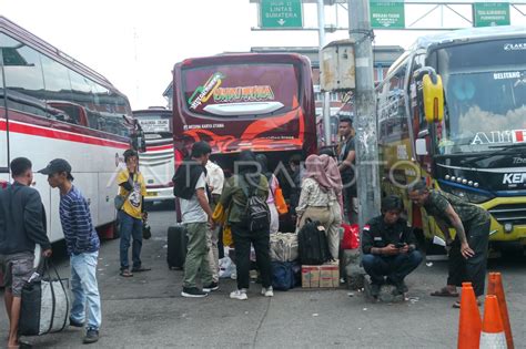 Arus Mudik Di Terminal Bekasi Antara Foto