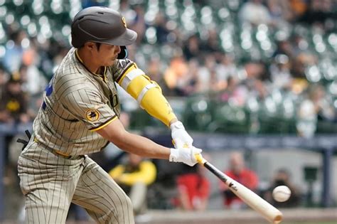 Mlb S Korean Baseball Player Giants Lee Jung Hoo Extends Hitting