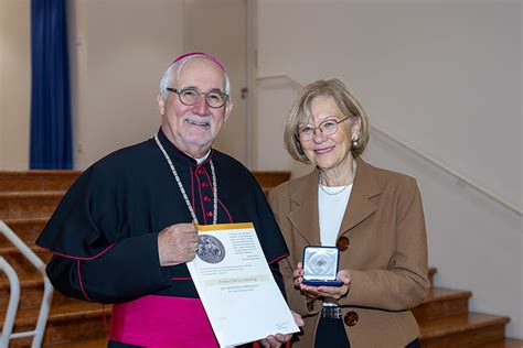 Auszeichnung F R Gelebte Solidarit T Di Zese Rottenburg Stuttgart