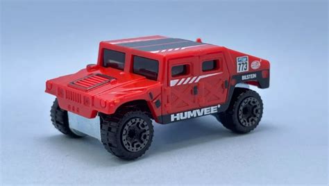 Машинка Базова Hot Wheels HMMWV Humvee Dirt HYX Red купити в інтернет магазині RetroMagaz