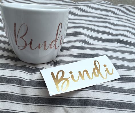 How to Make Personalized Vinyl Decals with Cricut