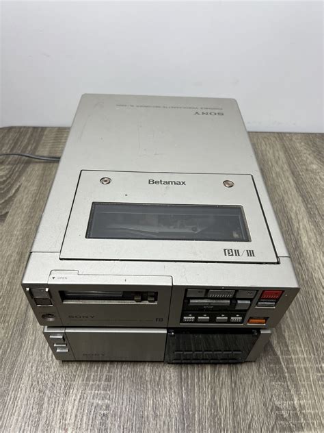 Sony SL 2000 Betamax VCR Beta Tape Player Recorder Tuner Timer TT 2000