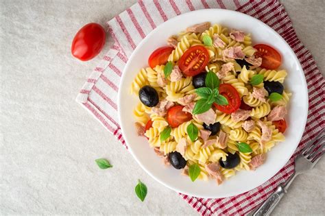 Paste fusilli cu ton și măsline - Rețete Fel de Fel