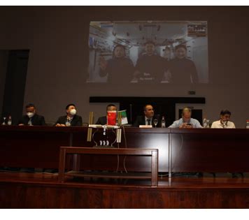 Dialogue des jeunes Algériens avec les Taïkonautes Chinois du vaisseau