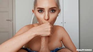 Russian Eva Elfie Gives Nice Blowjob In POV Porn Movies 3Movs