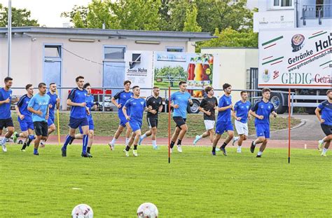 Fußball SV Böblingen läuft sich warm für den VfB Fußball im Kreis