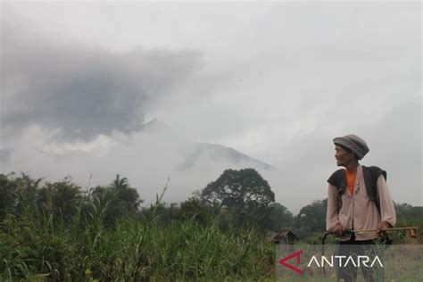 Pvmbg Terbangkan Thermal Drone Pantau Kawah Puncak Marapi Antara Sumbar