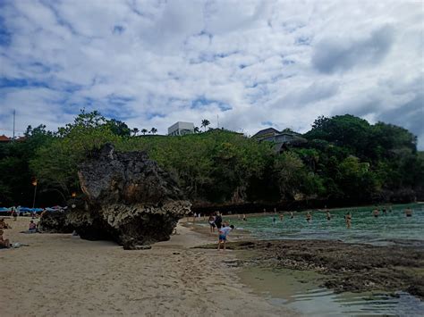 Pantai Padang Padang Bali Keindahan Dan Pesona Wisata Bahari Di Bali