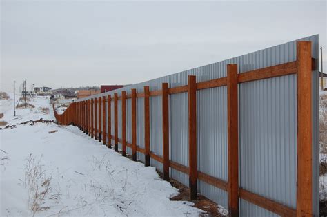 Забор из профлиста на деревянном каркасе (45 фото) - фото - картинки и ...