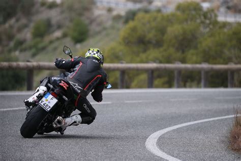 Metzeler Sportec M9 RR Tire Review: Tested at Ascari