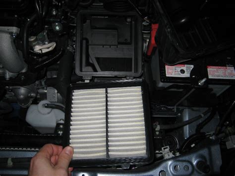 Honda-Fit-Jazz-Engine-Air-Filter-Cleaning-Replacement-Guide-012