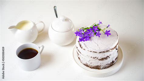 Naked cake tort urodzinowy aranżacja stołu Stock Photo Adobe Stock