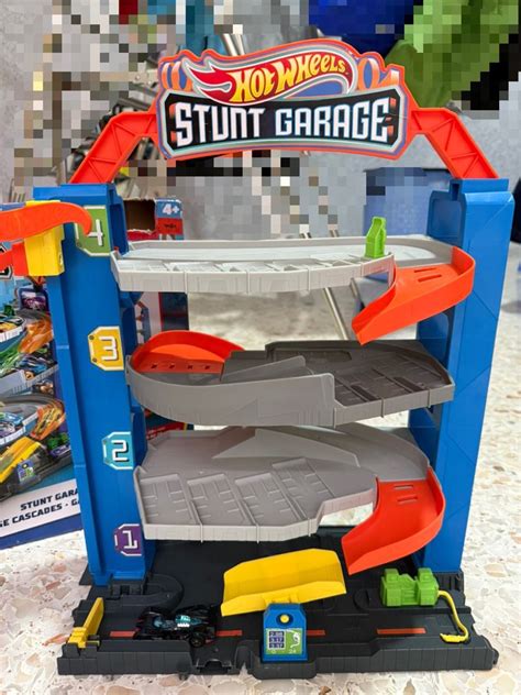 Hot Wheels City Stunt Garage Hobbies Toys Toys Games On Carousell