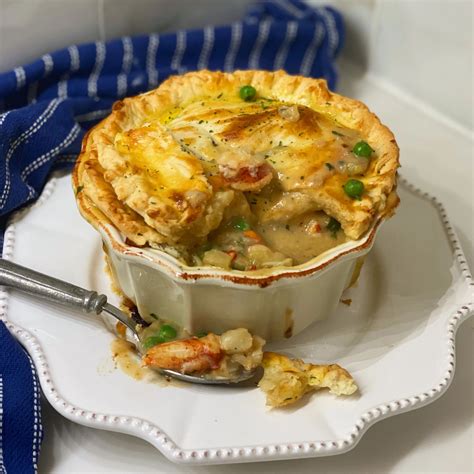 Lobster And Shrimp Pot Pie In 2021 Seafood Pot Pie Pot Pies Recipes Pot Pie