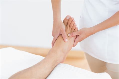 Premium Photo Physiotherapist Doing Foot Massage