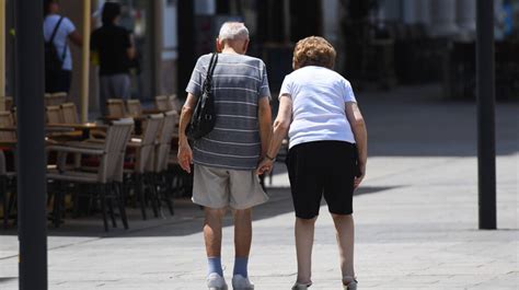 Od danas podela penzionerskih kartica Koje pogodnosti će imati