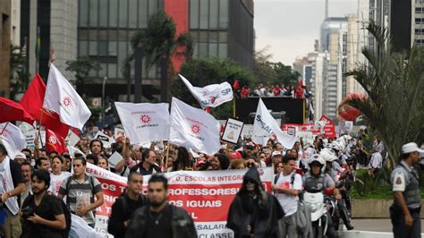 Fotos Professores da rede estadual de SP fazem manifestação na avenida