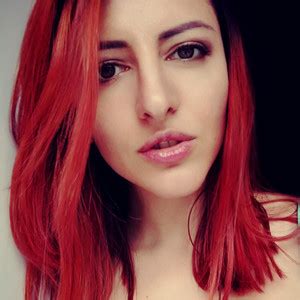 Eviesunshine Naked Before Webcam In Live Video Chat Virtualstripper