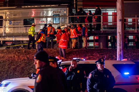 3 Killed As 2 Lirr Trains Crash Into Car In Westbury The New York