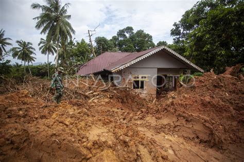 Titik Bencana Tanah Longsor Serasan Antara Foto