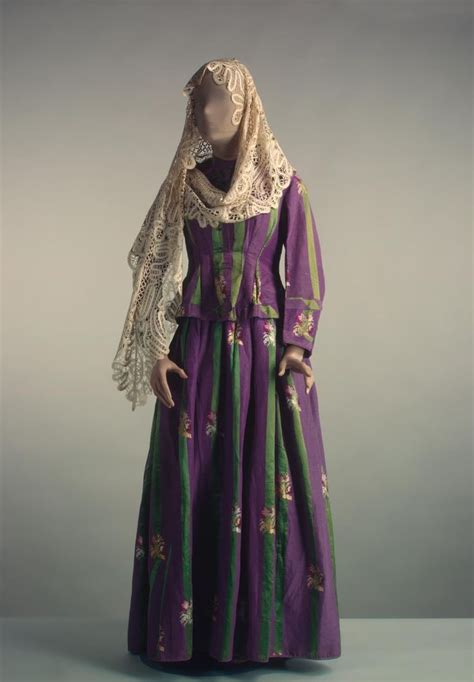 Art works | European dress, Historical dresses, Russian fashion