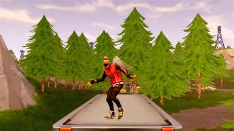 Rapper 2 Milly accuses Fortnite of stealing his dance moves - CBS News