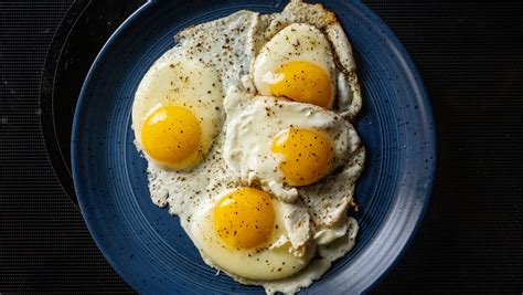 How A Mason Jar Can Help Make Perfect Fried Eggs