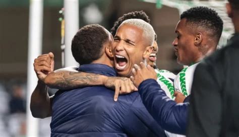 Em noite de gala Cuiabá goleia Coritiba e chega ao 10º lugar lances